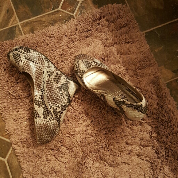 Snakeskin wedge