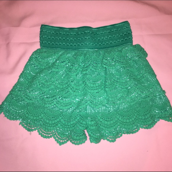 โจHPโจ๐ Beautiful Lace Green Junior Shorts๐ - Picture 2 of 4