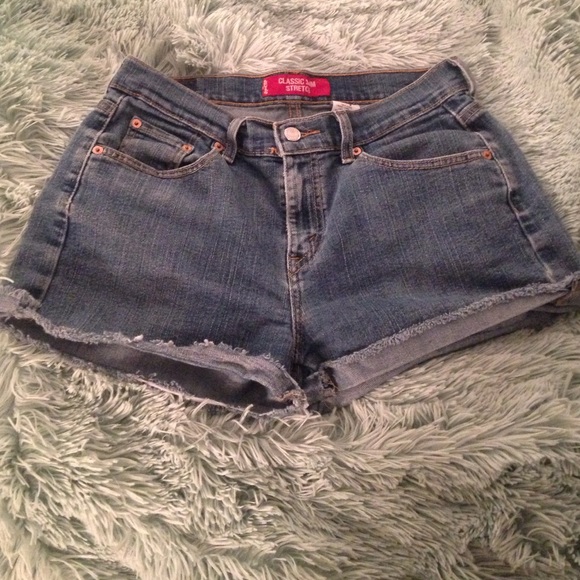 Authentic Levi classic slim stretch shorts