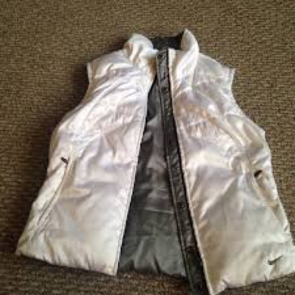 Women's Nike Puffer Vest Reversible White Silver