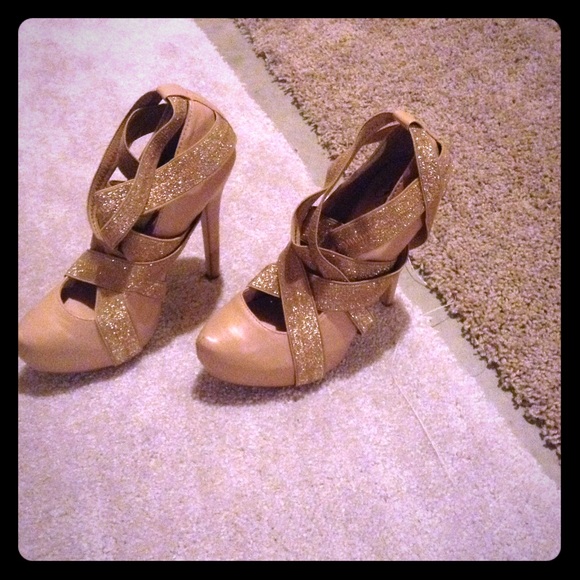 Vs pumps . Beautiful shoes . 7