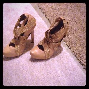 Vs pumps . Beautiful shoes . 7