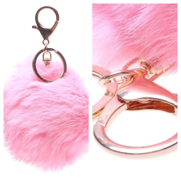 New Arrival!!Trendy Fur Ball Key Chain in Pink 💫