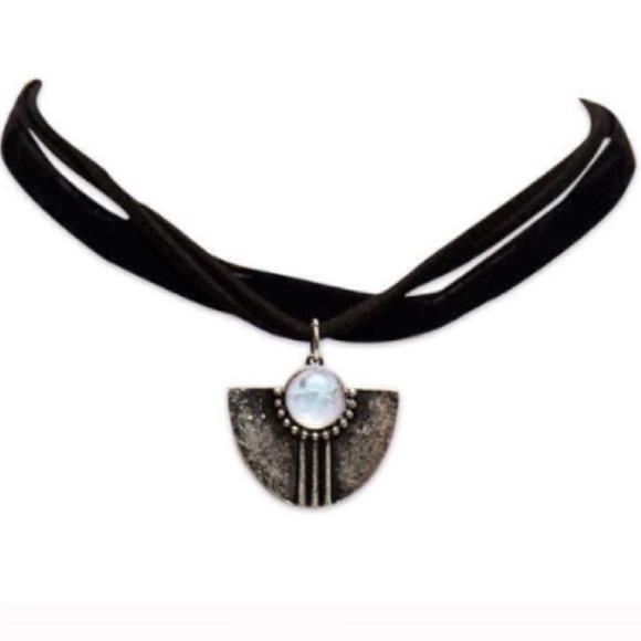 Urban Outfitters Choker
