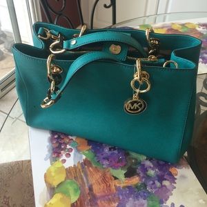 ✨Michael Kors Cynthia teal purse✨