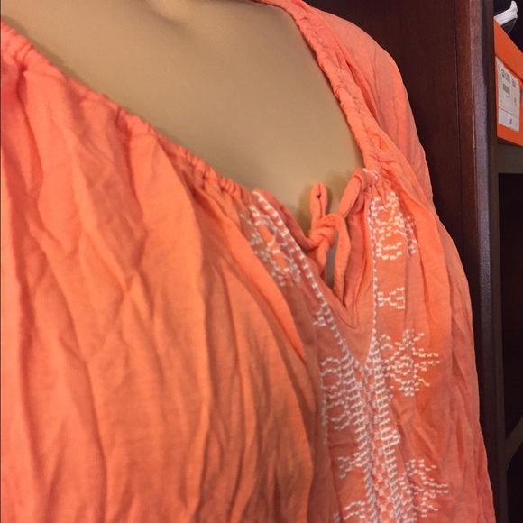 Old Navy embroidered peasant/boho knit top