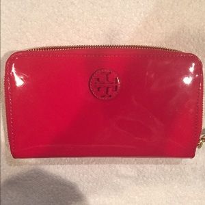 Tory Burch Zipped Wallet