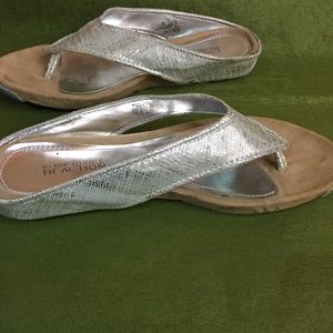 Kenneth Cole sandals