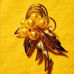 Classic Faux Pearl Brooch