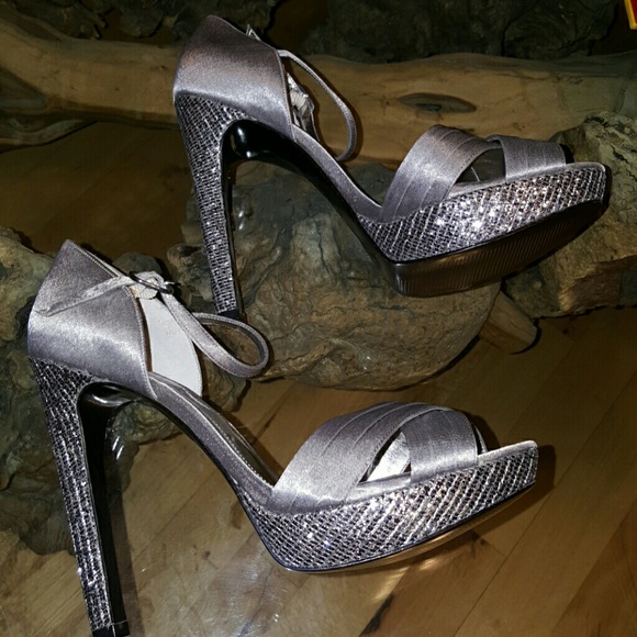 NEW Silver sparkly platform heels, 9