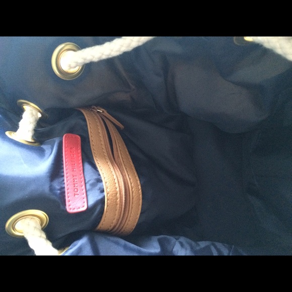 Tommy Hilfiger canvas bucket bag - Picture 3 of 3