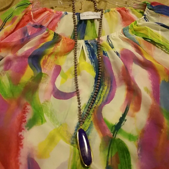 Beautiful flowing top - Picture 3 of 4