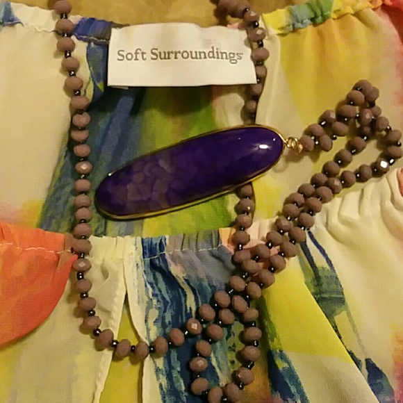 Beautiful flowing top - Picture 4 of 4