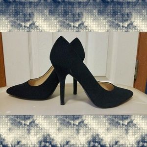 Black Dereon pumps