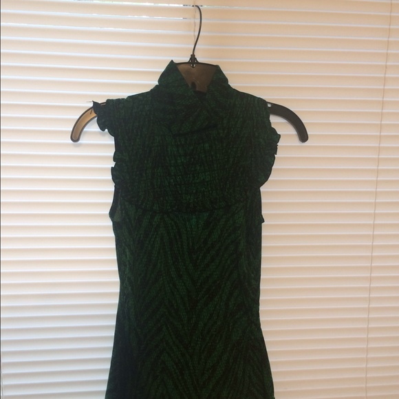 Pretty in green sleeves top