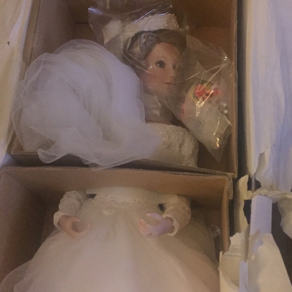 A beautiful bride doll that was never displayed - Picture 1 of 3