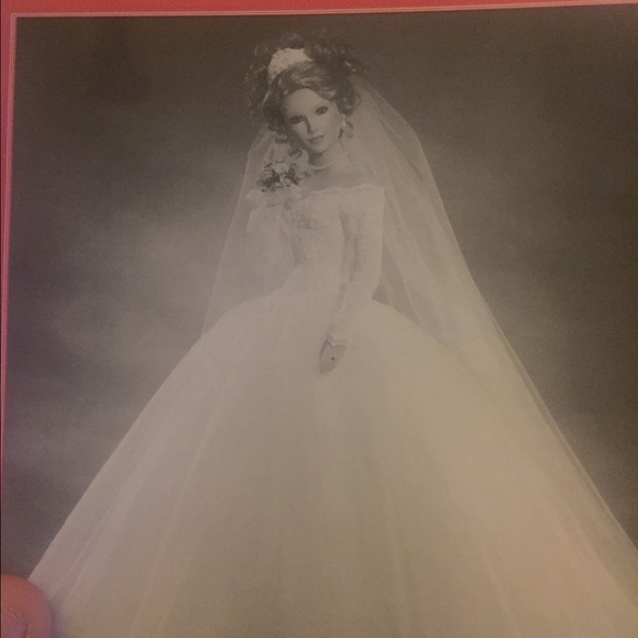 A beautiful bride doll that was never displayed - Picture 2 of 3