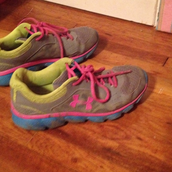 Under armour shoes - Picture 1 of 1