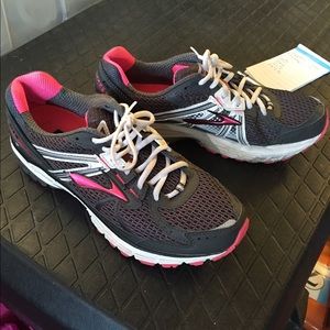 Brooke adrenaline running shoes