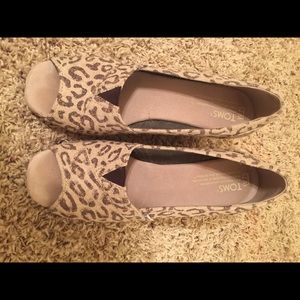 Toms leopard wedges