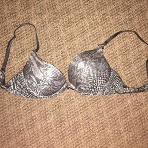 34B extreme push up Victoria's secrete bra