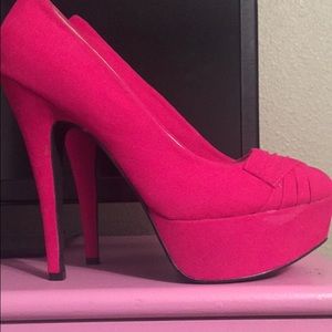 Size 10 heels in GREAT  condition !