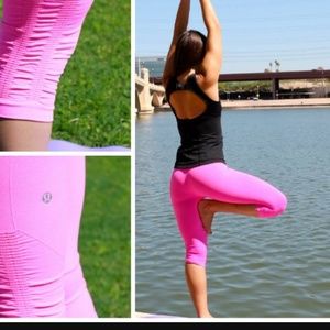 In the flow PINK💖 crops sz8 like new LULULEMON