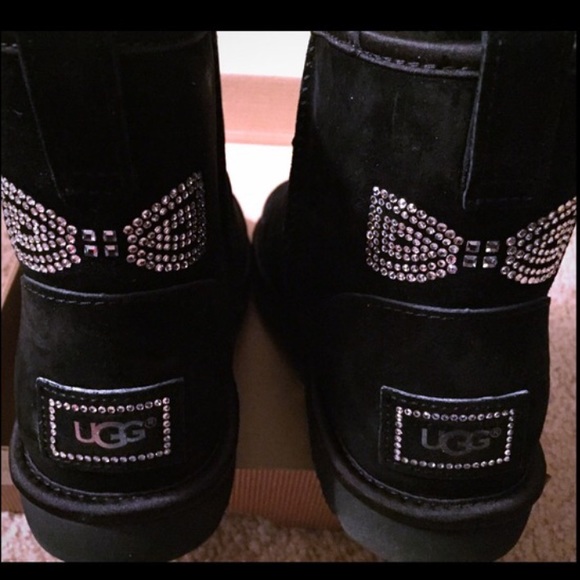 UGG Classic Mini Crystal Bow-Size 9