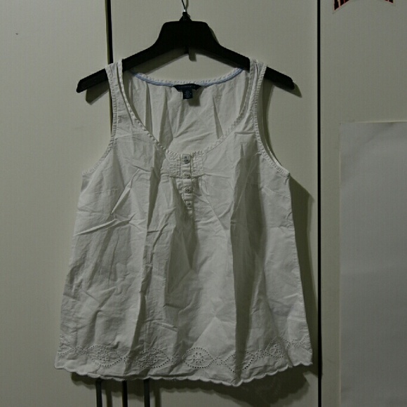 Sleeveless shirt