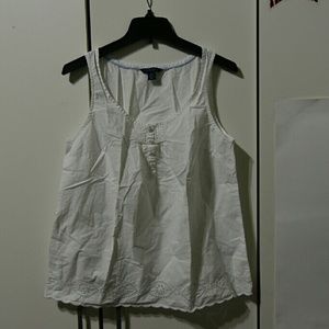 Sleeveless shirt