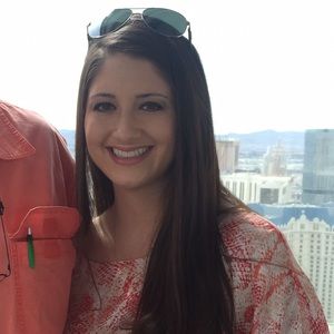 Meet your Posher, Lauren