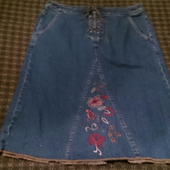 Pretty Jean skirt with flower design