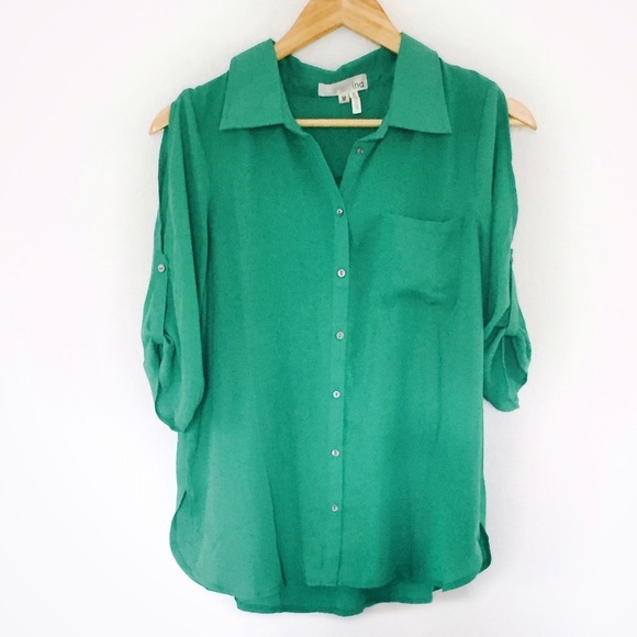 🔴 CLEARANCE! Green Open-Shoulder Button up Top - Picture 3 of 4