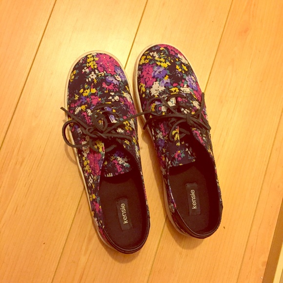 Kensie Sneakers
