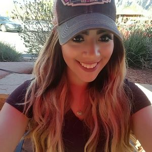 Meet your Posher, Cynthia