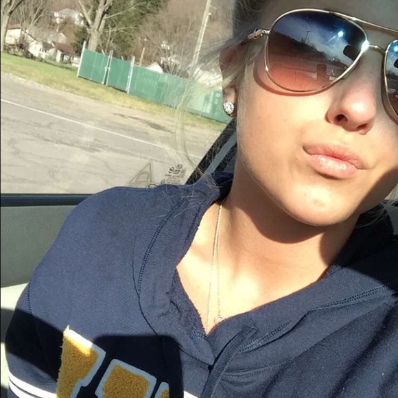 Meet your Posher, Ashley - Picture 1 of 1