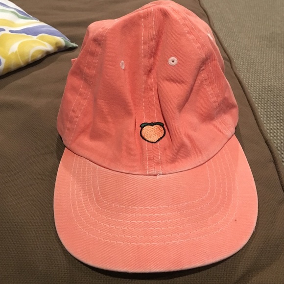 SOLD. ❌❌Unif peach hat - Picture 1 of 3
