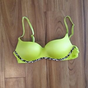 On HOLD VS Balconete Pushup Bra