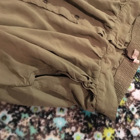 Hunter green knee length skirt - Picture 4 of 4