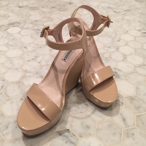 Steve Madden nude wedges!