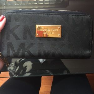 Black Michael Kors Stylish Wallet