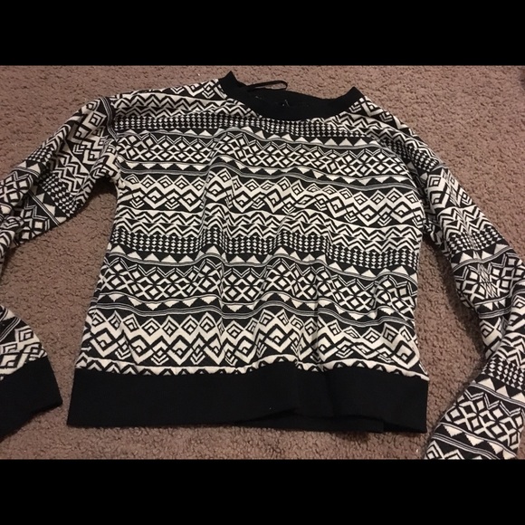 Tribal print sweater!🙆🏽