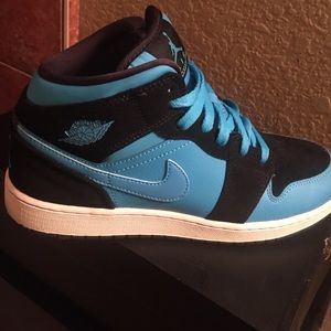 Air Jordan 1 Mid BG