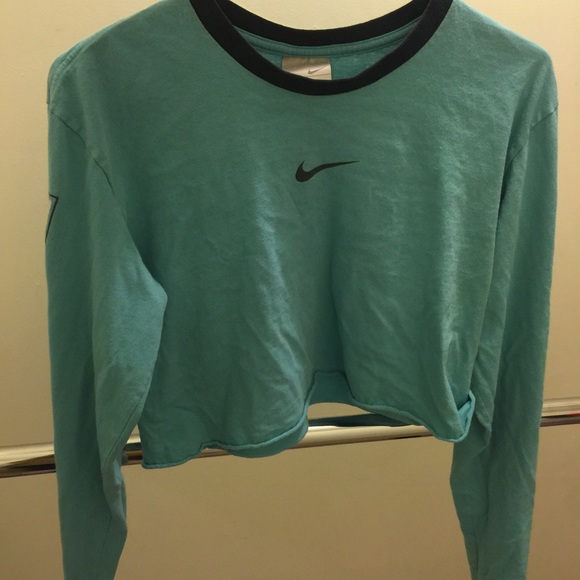 Nike long sleeve cropped shirt