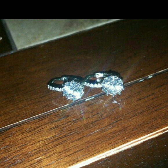 White topaz huggie erring's