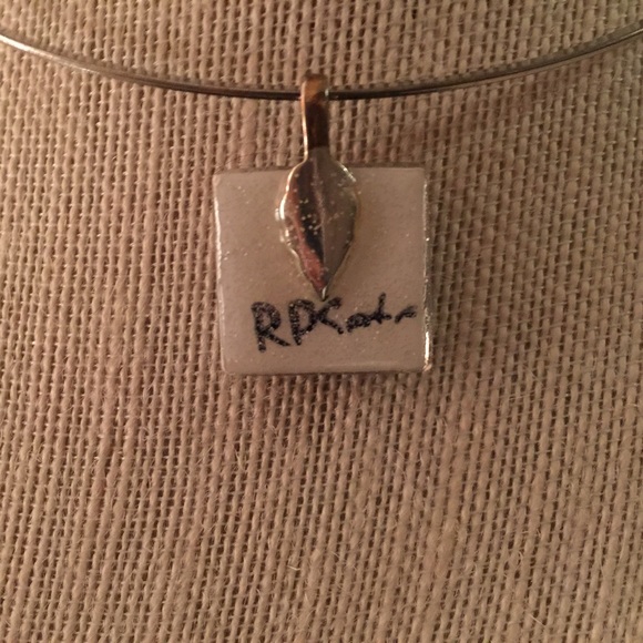 🌺HP 4 /20/2016  LUCITE PENDENT SILVER CHOKER - Picture 2 of 4