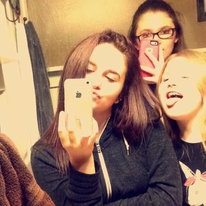 Meet your Posher, Chloe