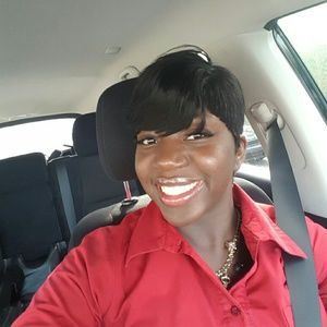 Meet your Posher, Alexia