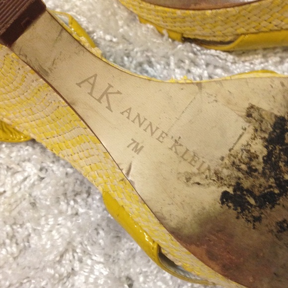 Yellow Anne Klein wedges - Picture 4 of 4