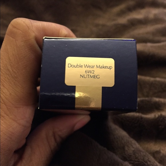 SOLD Estee Lauder Double Wear - Nutmeg - Picture 2 of 2